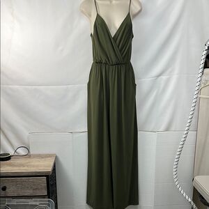 Kayleigh olive Green pull on jumpsuit size small EUC
